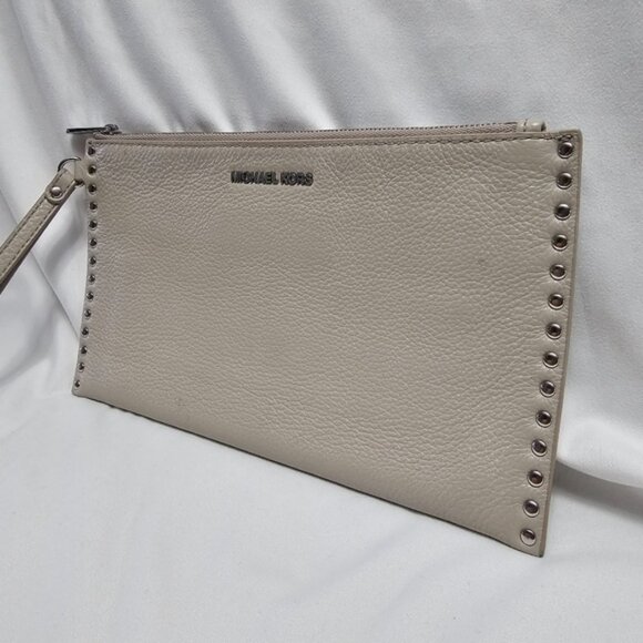 Michael Kors Gray Zipper Pouch Envelope Wallet - Picture 3 of 13